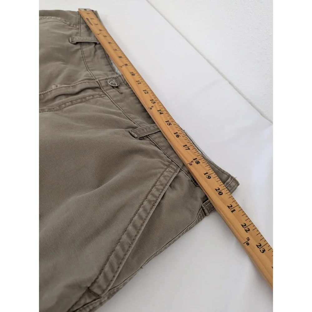 Levis Y2K Tan Cotton Cargo Shorts Bull Horn Button‎ Size 40 Relaxed Fit Utility
